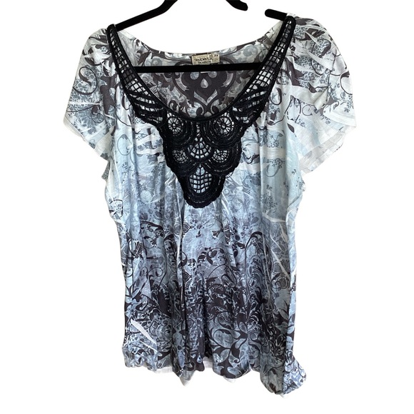 ONE WORLD Tops - One world Lacey floral top